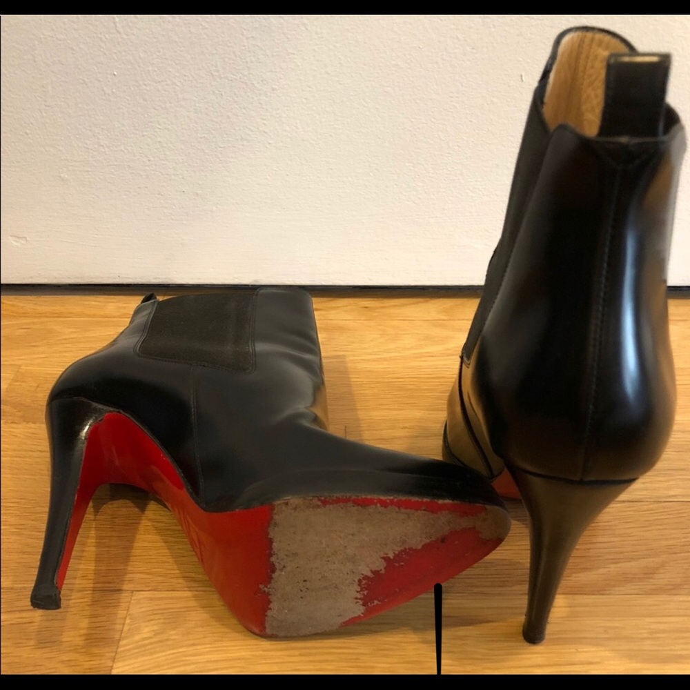 Christian Louboutin
Women's Black Bootie - Picture 4 of 7